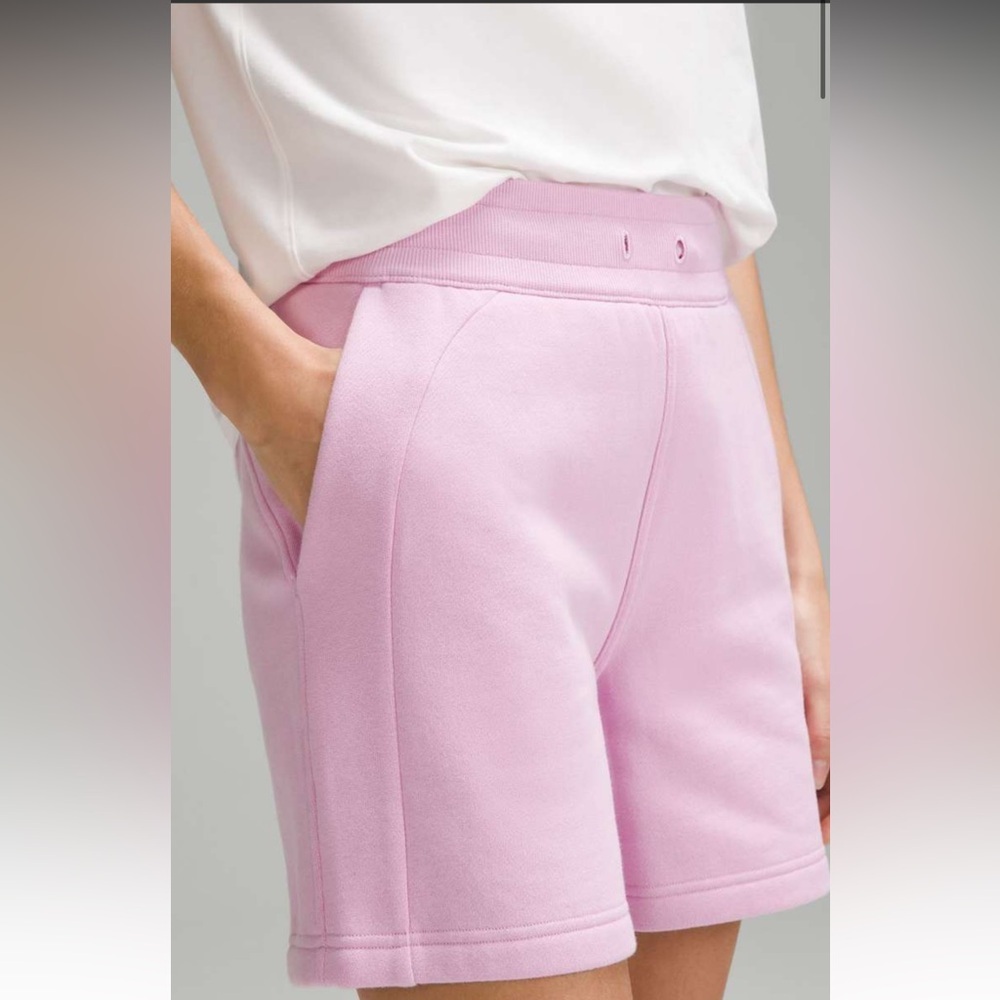 161. Lululemon Scuba High-Rise Short 5"
Vitapink